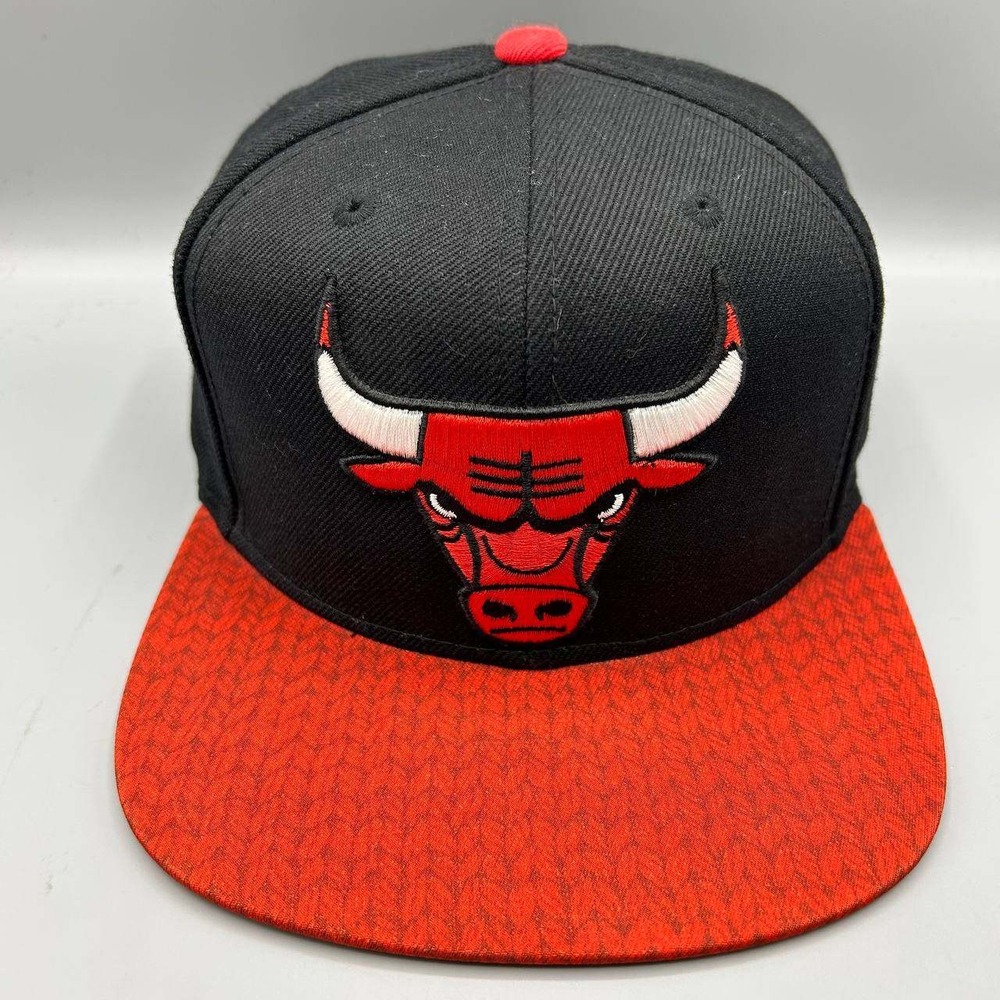 Chicago Bulls NBA Hat Men Black Red Embroidered Mitchell & Ness Snap Back Cap